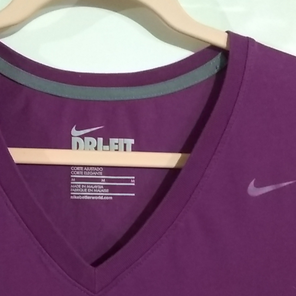 Nike Dri-Fit Tee Size M - Picture 2 of 3